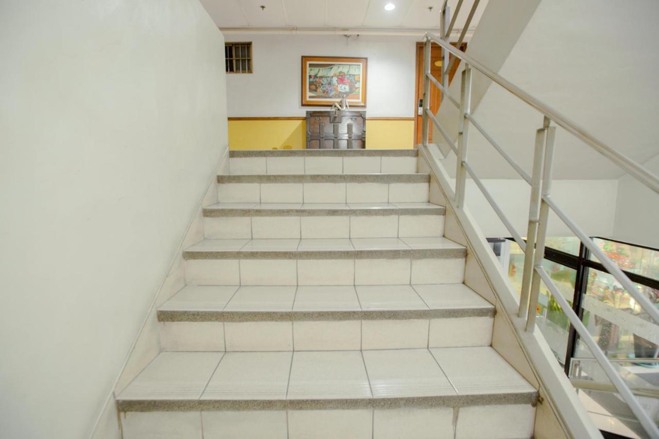 Newgrange Condotel Quezon City Εξωτερικό φωτογραφία